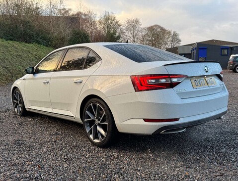 Skoda Superb 2.0 Superb Sportline TSi Semi-Auto 5dr 8