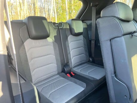 Volkswagen Tiguan 1.5 Tiguan Allspace R-Line Tech TSi Evo Semi-Auto 5dr 16