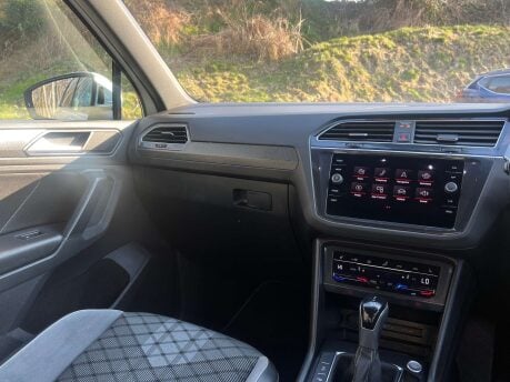 Volkswagen Tiguan 1.5 Tiguan R-Line TSi Semi-Auto 5dr 25