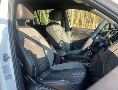 Volkswagen Tiguan 1.5 Tiguan R-Line TSi Semi-Auto 5dr 22