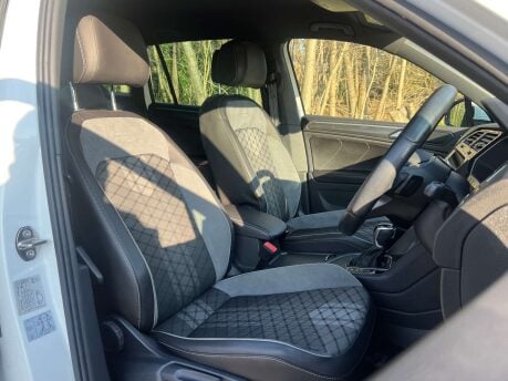 Volkswagen Tiguan 1.5 Tiguan R-Line TSi Semi-Auto 5dr 22
