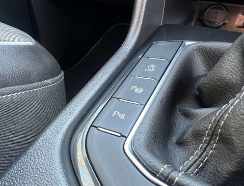 Volkswagen Tiguan 1.5 Tiguan R-Line TSi Semi-Auto 5dr 31