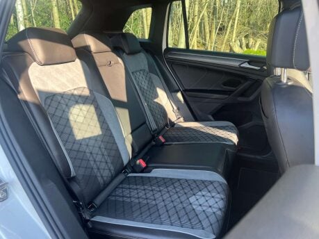 Volkswagen Tiguan 1.5 Tiguan R-Line TSi Semi-Auto 5dr 17