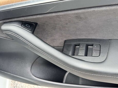 Tesla Model 3 Model 3 Long Range AWD 4WD 4dr 32