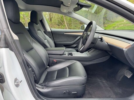 Tesla Model 3 Model 3 Long Range AWD 4WD 4dr 17