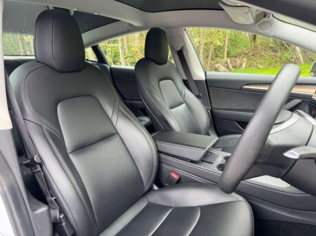 Tesla Model 3 Model 3 Long Range AWD 4WD 4dr 18