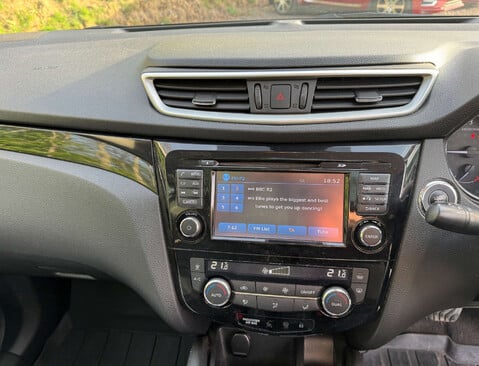 Nissan Qashqai 1.6 Qashqai Tekna dCi CVT 5dr 15
