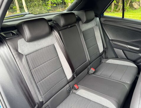 Volkswagen T-Roc 1.5 T-Roc R-Line TSi Evo Semi-Auto 5dr 32