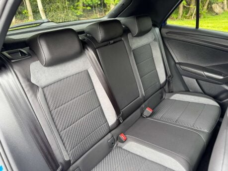 Volkswagen T-Roc 1.5 T-Roc R-Line TSi Evo Semi-Auto 5dr 32