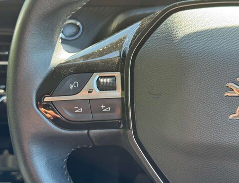 Peugeot 2008 1.2 2008 Allure Premium PureTech S/S 5dr 19