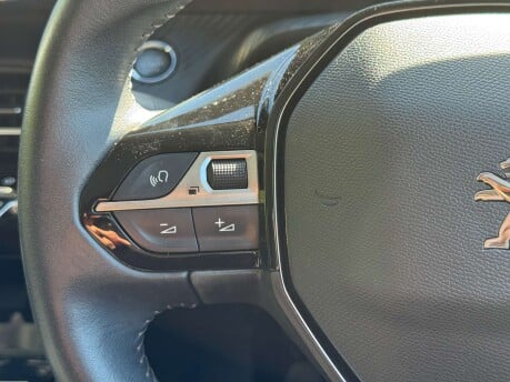 Peugeot 2008 1.2 2008 Allure Premium PureTech S/S 5dr 19