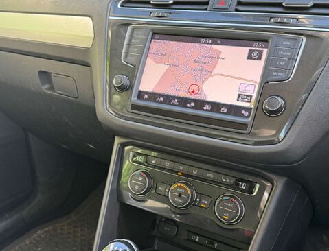 Volkswagen Tiguan 2.0 Tiguan SE Nav TDI BlueMotion Technology 5dr 10