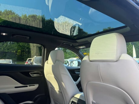 Jaguar F-Pace 3.0 F-PACE V6 S AWD D Auto 4WD 5dr 16
