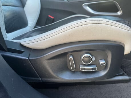 Jaguar F-Pace 3.0 F-PACE V6 S AWD D Auto 4WD 5dr 19