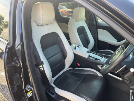 Jaguar F-Pace 3.0 F-PACE V6 S AWD D Auto 4WD 5dr 26