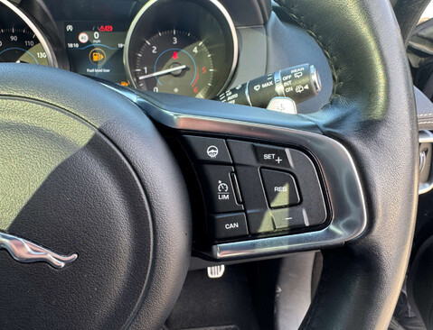 Jaguar F-Pace 3.0 F-PACE V6 S AWD D Auto 4WD 5dr 27
