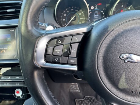 Jaguar F-Pace 3.0 F-PACE V6 S AWD D Auto 4WD 5dr 28