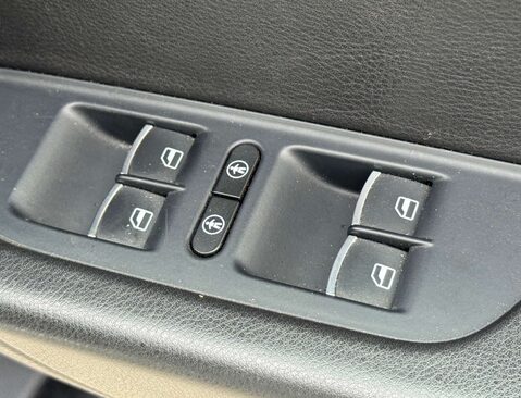Volkswagen Touareg 3.0 Touareg V6 R-Line+ TDI BlueMotion Technology Auto 4WD 5dr 33