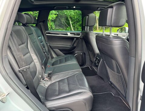 Volkswagen Touareg 3.0 Touareg V6 R-Line+ TDI BlueMotion Technology Auto 4WD 5dr 37