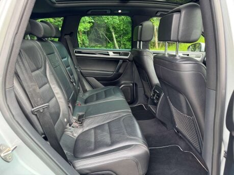 Volkswagen Touareg 3.0 Touareg V6 R-Line+ TDI BlueMotion Technology Auto 4WD 5dr 37