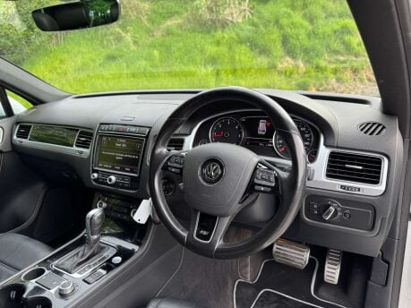 Volkswagen Touareg 3.0 Touareg V6 R-Line+ TDI BlueMotion Technology Auto 4WD 5dr 19
