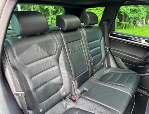 Volkswagen Touareg 3.0 Touareg V6 R-Line+ TDI BlueMotion Technology Auto 4WD 5dr 36