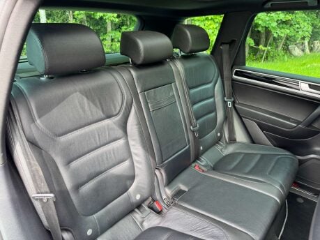 Volkswagen Touareg 3.0 Touareg V6 R-Line+ TDI BlueMotion Technology Auto 4WD 5dr 36
