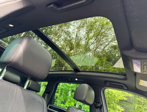 Volkswagen Touareg 3.0 Touareg V6 R-Line+ TDI BlueMotion Technology Auto 4WD 5dr 30