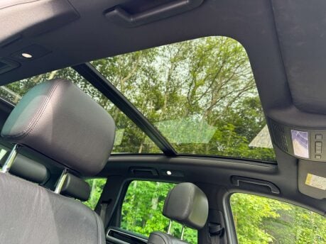 Volkswagen Touareg 3.0 Touareg V6 R-Line+ TDI BlueMotion Technology Auto 4WD 5dr 30