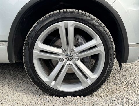 Volkswagen Touareg 3.0 Touareg V6 R-Line+ TDI BlueMotion Technology Auto 4WD 5dr 14