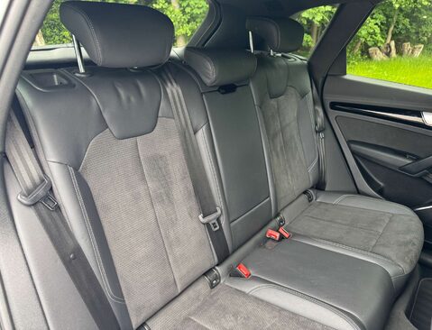 Audi Q5 2.0 Q5 Black Edition 40 TDI Quattro Semi-Auto 4WD 5dr 32