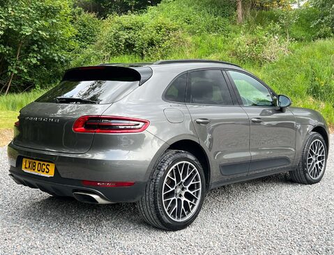 Porsche Macan 2.0 Macan Semi-Auto 4WD 5dr 3