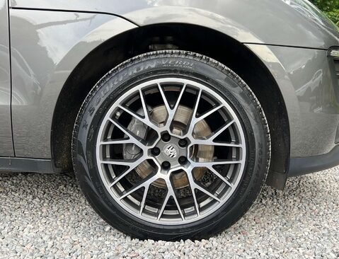 Porsche Macan 2.0 Macan Semi-Auto 4WD 5dr 8