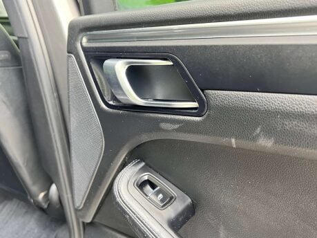 Porsche Macan 2.0 Macan Semi-Auto 4WD 5dr 16