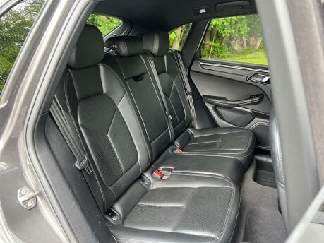 Porsche Macan 2.0 Macan Semi-Auto 4WD 5dr 18