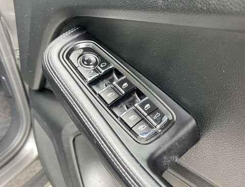 Porsche Macan 2.0 Macan Semi-Auto 4WD 5dr 19