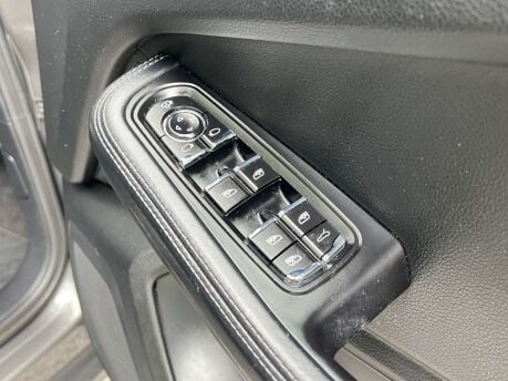 Porsche Macan 2.0 Macan Semi-Auto 4WD 5dr 19