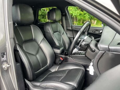 Porsche Macan 2.0 Macan Semi-Auto 4WD 5dr 23