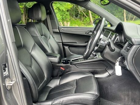 Porsche Macan 2.0 Macan Semi-Auto 4WD 5dr 24