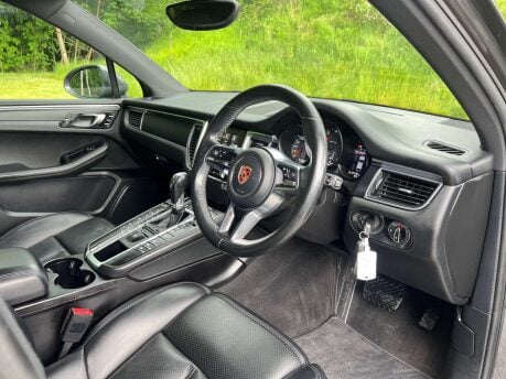 Porsche Macan 2.0 Macan Semi-Auto 4WD 5dr 25