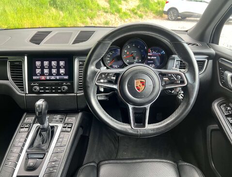 Porsche Macan 2.0 Macan Semi-Auto 4WD 5dr 27
