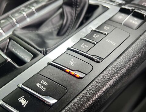 Porsche Macan 2.0 Macan Semi-Auto 4WD 5dr 34