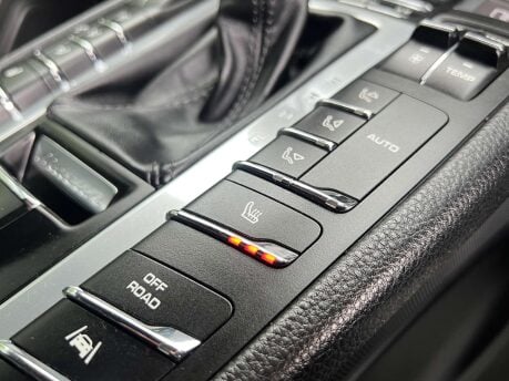Porsche Macan 2.0 Macan Semi-Auto 4WD 5dr 34