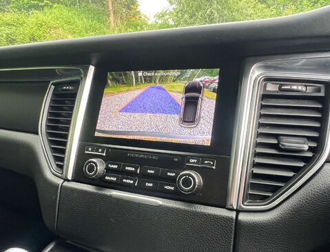 Porsche Macan 2.0 Macan Semi-Auto 4WD 5dr 35