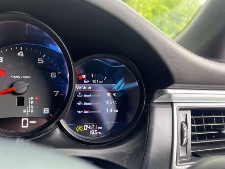 Porsche Macan 2.0 Macan Semi-Auto 4WD 5dr 38