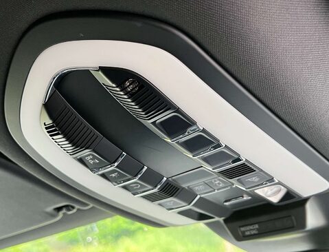 Porsche Macan 2.0 Macan Semi-Auto 4WD 5dr 39
