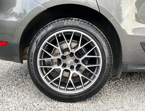 Porsche Macan 2.0 Macan Semi-Auto 4WD 5dr 9