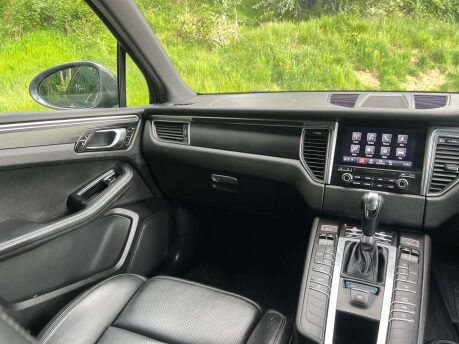 Porsche Macan 2.0 Macan Semi-Auto 4WD 5dr 26