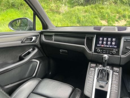 Porsche Macan 2.0 Macan Semi-Auto 4WD 5dr 26