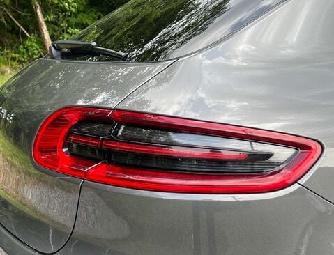Porsche Macan 2.0 Macan Semi-Auto 4WD 5dr 10